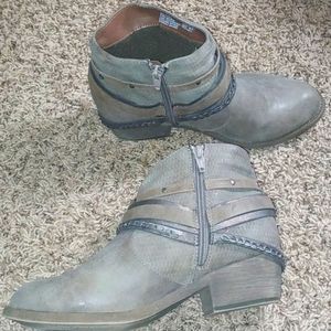 So brand ankle boots